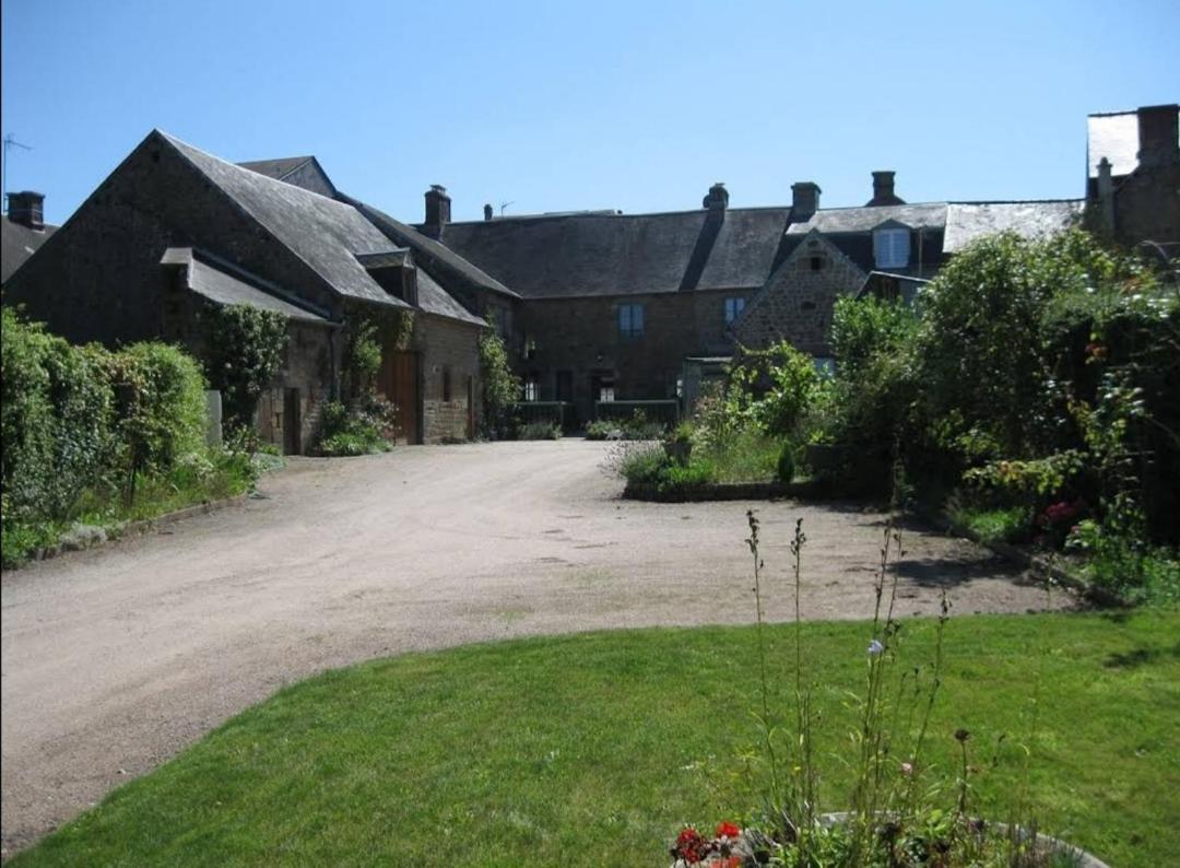 Le Cheval Blanc Hotel Carrouges Exterior foto